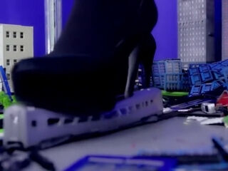 Giantess Willoughby