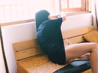 Crazy Bbw Arab Hijabed Amateur Girl Loves To Smoke Showing Tight Ass