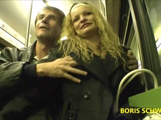 Luder Blast In Der U-bahn-station Und Lasst Sich Zum Fick Abschleppen - Boris Schwarz