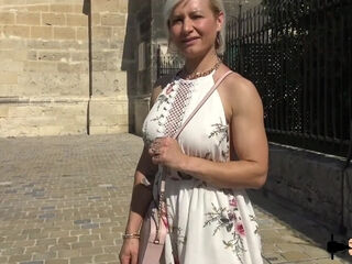 Short haired and curvy French cougar Kim wants to have some fun in her ass