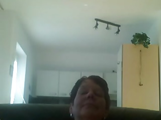 Geile Oma macht es vor der Webcam