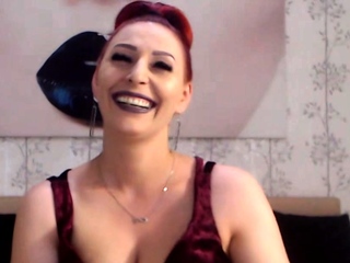 Redhead hottie has fun on webcam