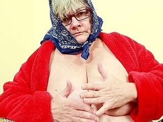Une Mamie Se Rase La Chatte 2160p