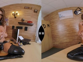 Horny in the Office - Plus33