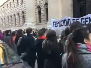 LAS CHICAS ARGENTINA SE DESNUDAN EN PUBLICO!!!