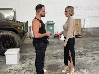 When Jade and Alice go hunting, it's mind-blowing! - Jacquie et Michel TV