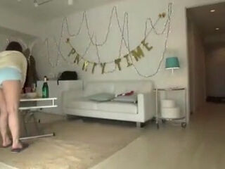 Novia le monta los cachos a su novio el dia de su cumplea&ntilde_os VER Completo