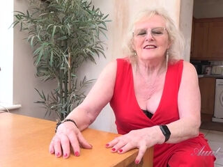 POV : Horny GILF Claire Shows Her Appreciation For Your Home-Cooked Meal