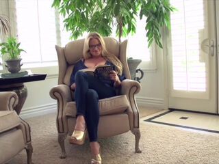 Good Neighbor - Starring: Kelly Madison - PornFidelity