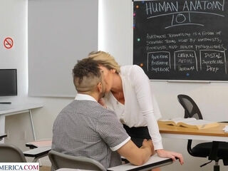 Professor Kayla Paige knows how to teach - myfirstsexteacher
