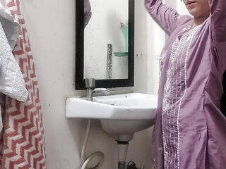 Sister in law ko bathroom ke paas pakad ke jabar dasti pela