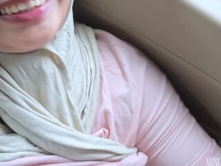 Desi milf takes a ride on her brother in law in his car
