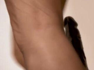 j adore m enfoncer un bon gode dans ma chatte
