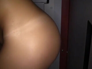 ma copine anglaise teste le gloryhole