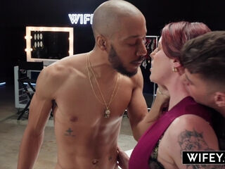 Plump Buxom Redhead MILF Kayla Summers Gets DVP-ed By 2 Guys On Stage In Front Of Her Cuckold Hubby