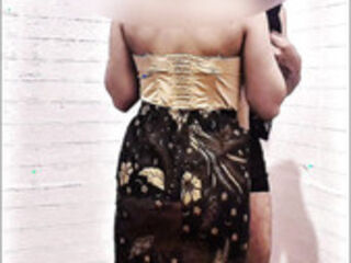 Boss Orders Employee to Wear Kebaya