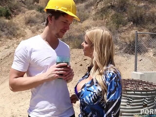 Kitchen Penetration - His Tool Works Her Trimmed Cunny