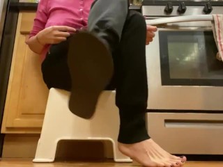 Milf flip flop dangle and foot show