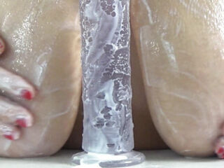 Big Hanging Tits in Milk