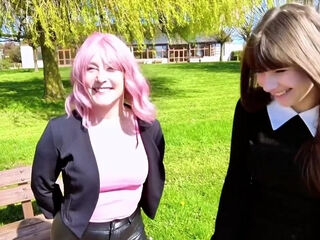 Explosive boat trip for Emma, 30 years old! - Jacquie et Michel TV