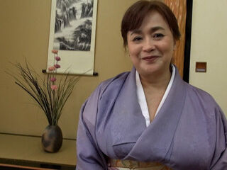 H080G05 Widow who wraps her plump body in Japanese clothes, first shot AV of a 60-year-old mature woman