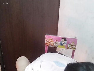 Cute step sister soyi hui tabhi jakar pel diya