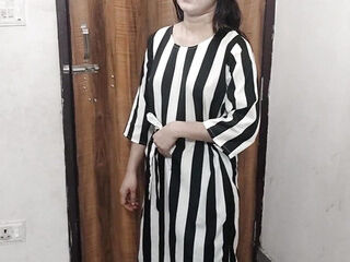 Sister in law ko akele dekh boobs daba daba kar pela