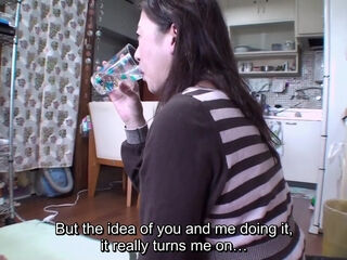 Older Japanese wife in junky apartment afternoon quickie