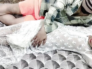 Soyi hui little step sister ka bra khol kar jabar dast sex kiya