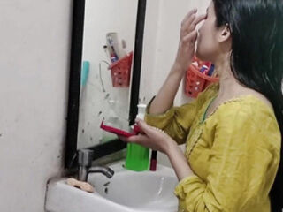 Malkin ko piche se pakad ke bathroom me hi chod diya
