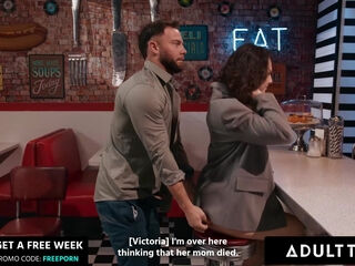 ADULT TIME - College Girl Liz Jordan Enjoys RISKY PUBLIC SUCK FUCK With Older Date At Restaurant
