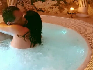 on aime faire l amour dans notre jaccuzzi