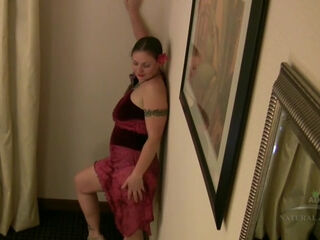 Therese shows us the behind the scenes of a shoot with music to e