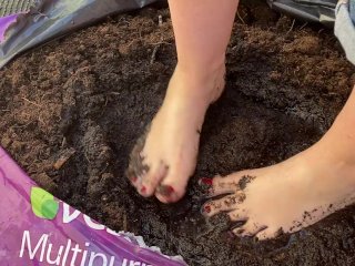 Pretty Feet Pedicure trampling in wet compost