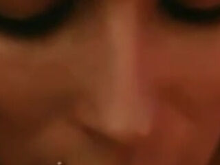 méga faciale sur Step son visage excité