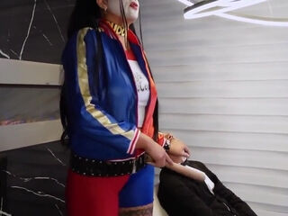 Nymphomaniac Gets Horny And Fucks Batman With Harley Quinn