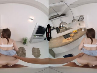 Simona Purr VR Porn: Come To Granny - VirtualTaboo
