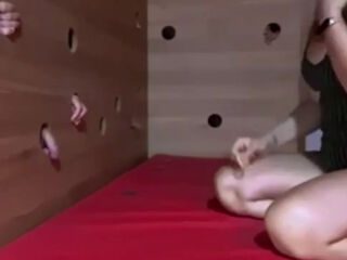 je suce a la chaine au gloryhole