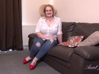 Get to Know Curvy MILF Becky in This Intimate & Sexy Interview