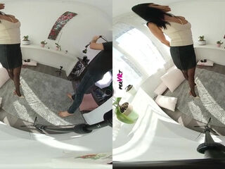 Swinger MILF returns for more dicking Photoshoot BTS - perVRt