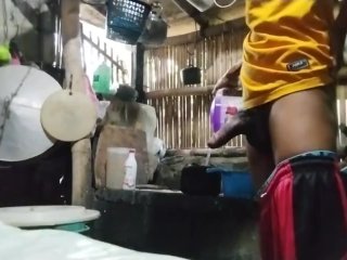 Salsal ng burat habang kausap si nanay (masturbating while talking to mom)