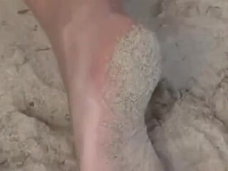 BUTTPLUG OUTDOOR PUBLIC BEACH ORGASM +