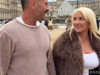 Coming to France, the lovely blonde Sienna Day is happy to spend some time with Mnauel Ferrara