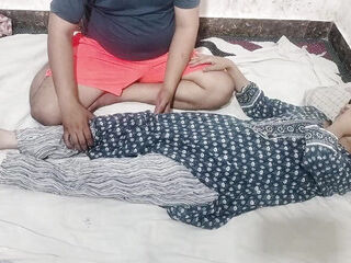 Desi malkin ko mokar ne pel diya